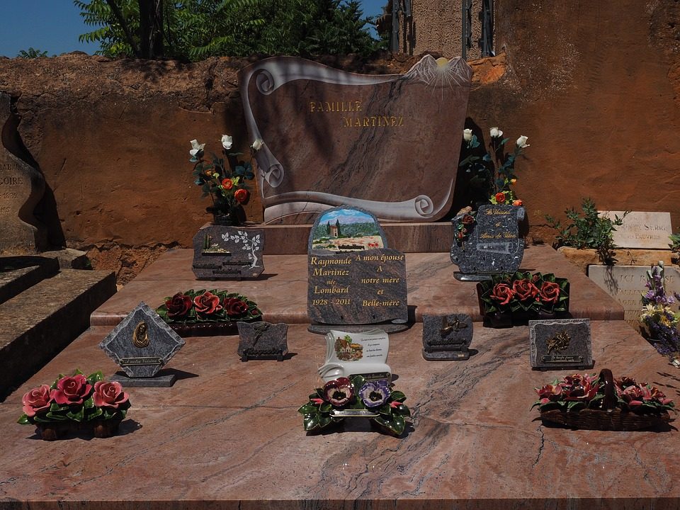 Une plaque funéraire est un choix très important et personnalisé pour un mémorial. Avec différents choix de plaques disponibles et votre libellé